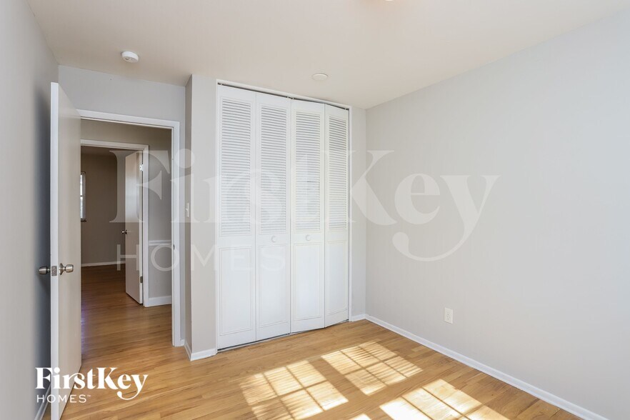 Building Photo - 105 Roland Ave