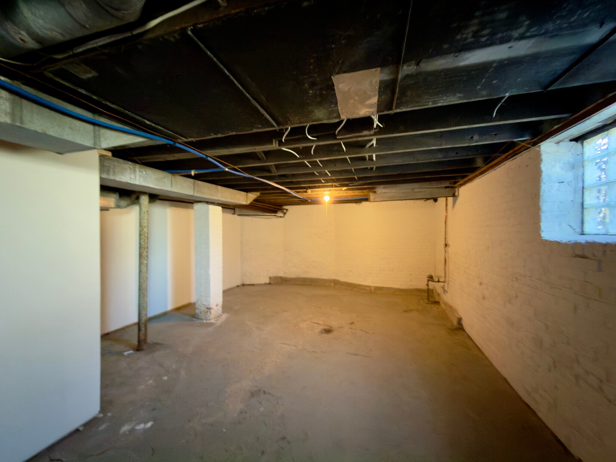 Building Photo - 557 Hague St