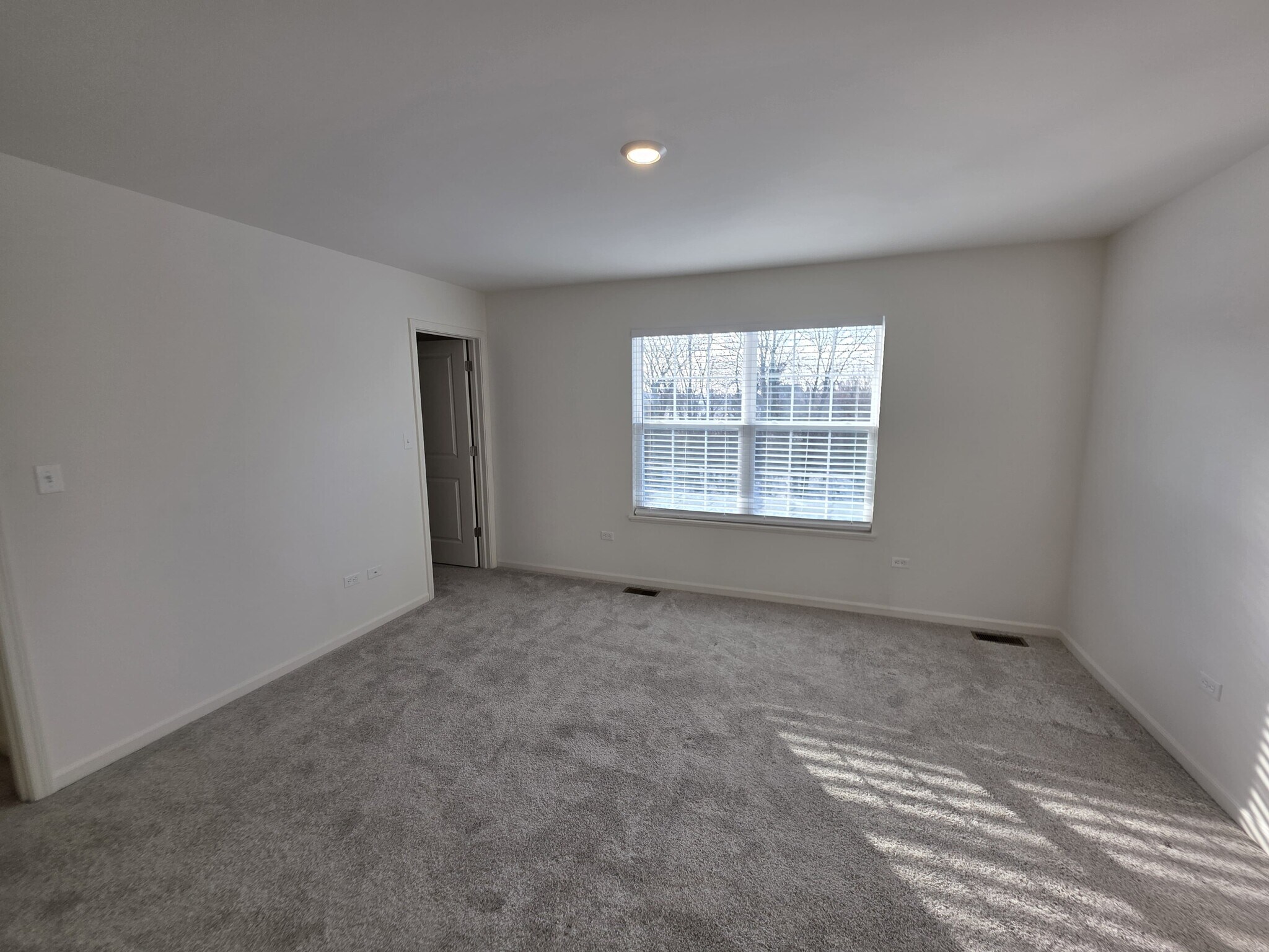 Building Photo - 1811 E 111th Pl