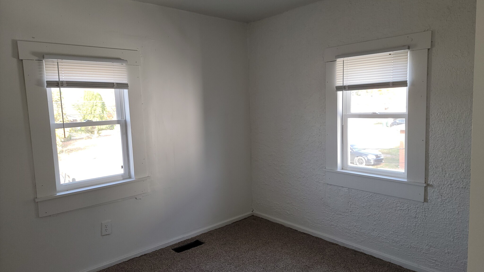 Building Photo - 2119 S Walnut St