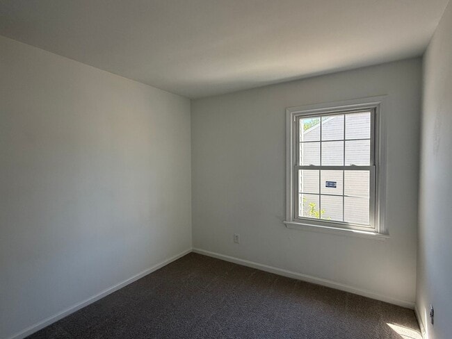 Building Photo - Virginia Beach Townhouse