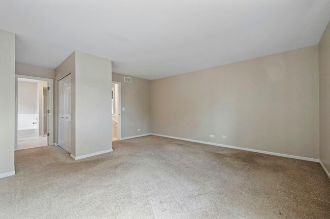 Building Photo - 135 Hampton Ave