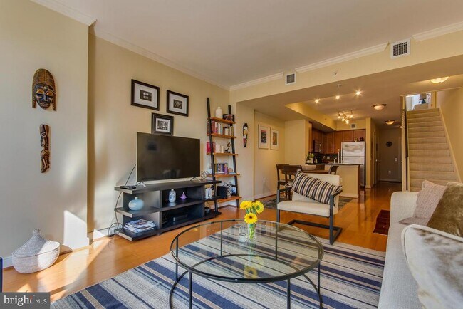 Primary Photo - 631 D St NW