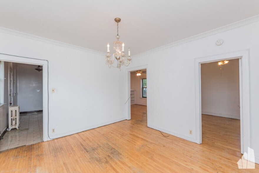 Building Photo - 2253 W Argyle St