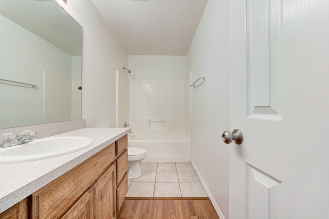 Building Photo - 2813 Edgemere Dr