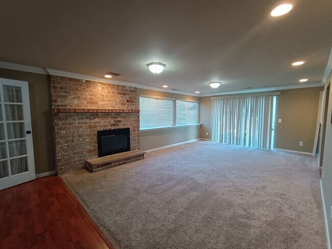 Building Photo - Elegant Home with Captivating Sound Views