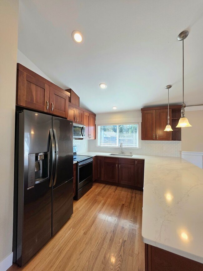 Building Photo - Auburn west hill 4 bedroom and 3 bathroom well maintained home.  Available NOW!