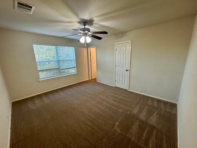 Building Photo - 1305 Sunflower Ln