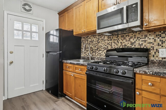 Building Photo - 2135 Ashburton St