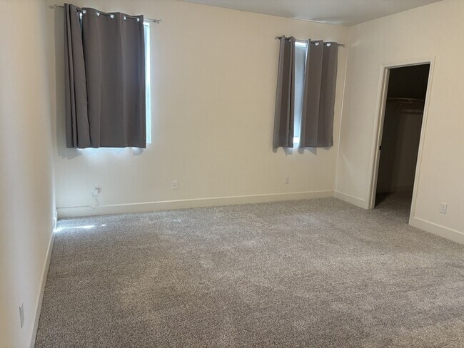 Building Photo - Beautiful 3 Bedroom 2 Bathroom Home