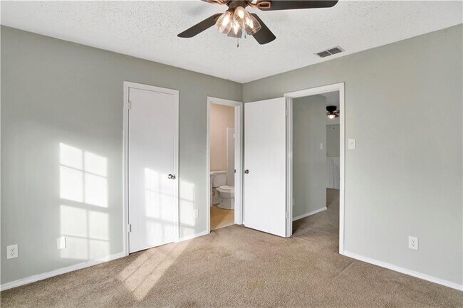 Building Photo - 5900 Grelot Rd