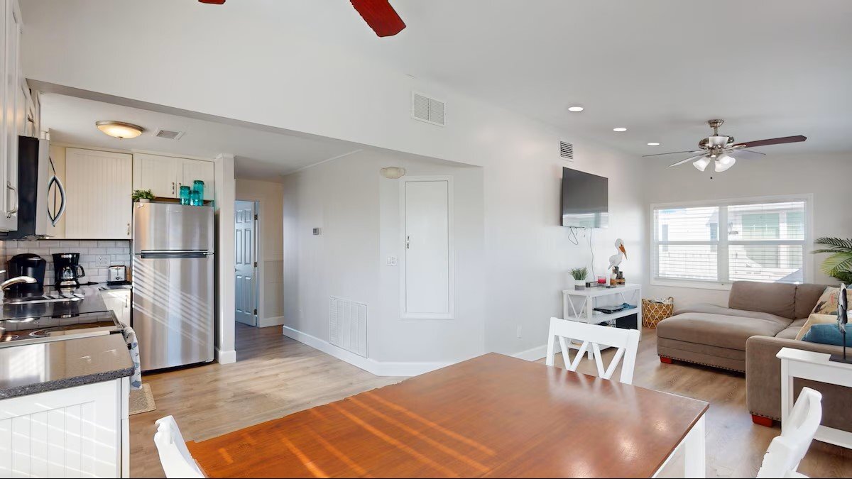 Building Photo - 5560 Palmetto St
