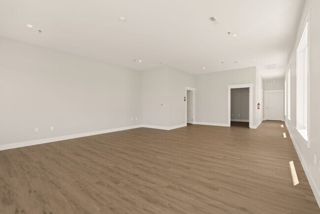 Building Photo - Stonecrest South Condominiums 101/201