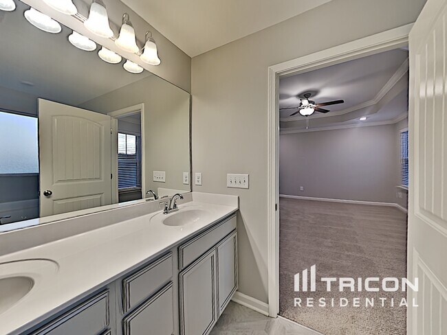 Building Photo - 604 Eagle View Dr