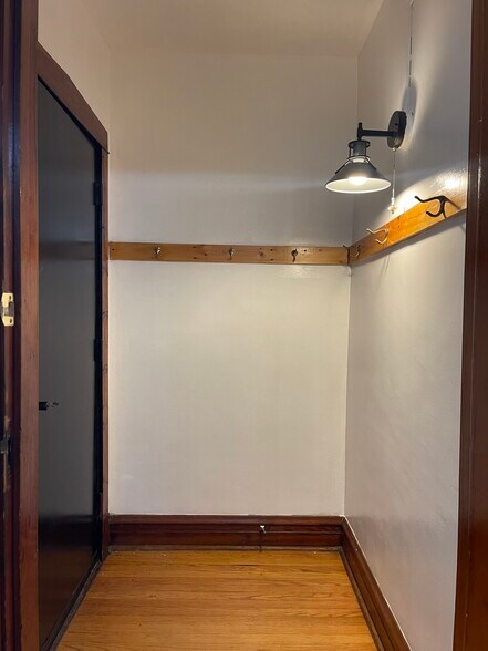 Building Photo - 3724 W Lyndale St
