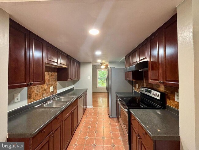 Building Photo - 9004 Mulvaney Ct