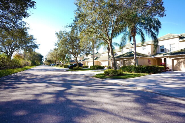 Building Photo - 3505 Laurelgreens Ln S