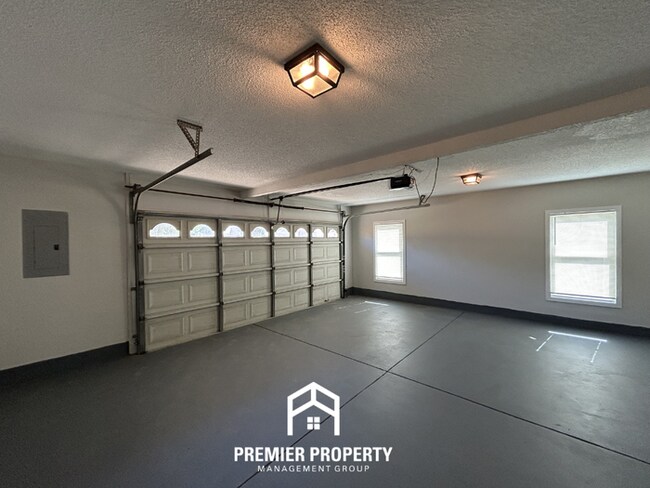 Building Photo - NEWLY RENOVATED 4BR/2.5BA Luxury Home | 2,613 Sq Ft, Vaulted Ceilings & Soaking Tub