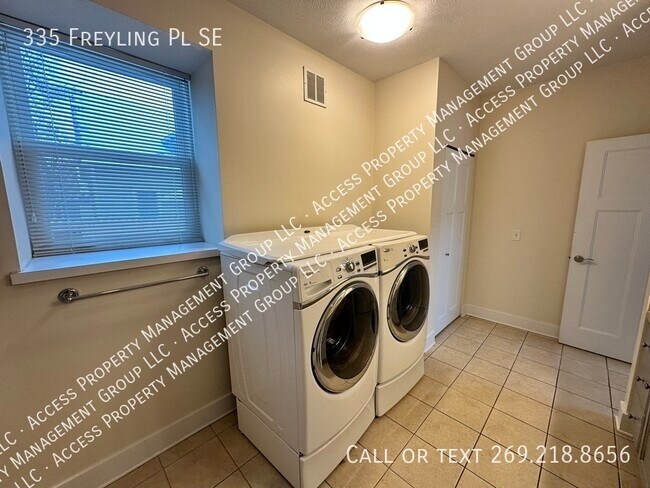 Building Photo - 335 Freyling Pl SE