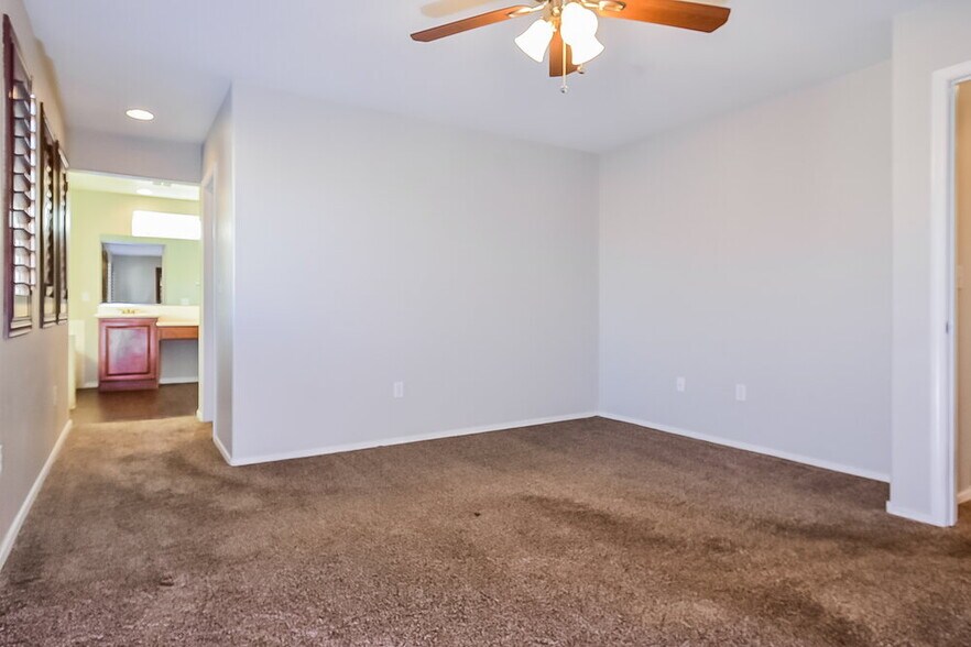 Building Photo - 10457 MIHELA Ave