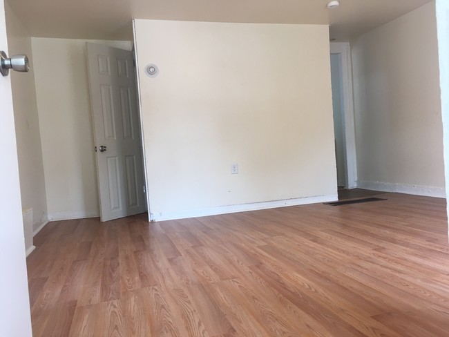 Building Photo - 86 Adeline St