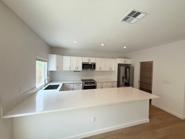 Building Photo - 2201-2217 Bonita Ct