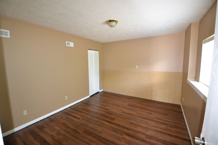 Building Photo - 1115 N Duluth Ave