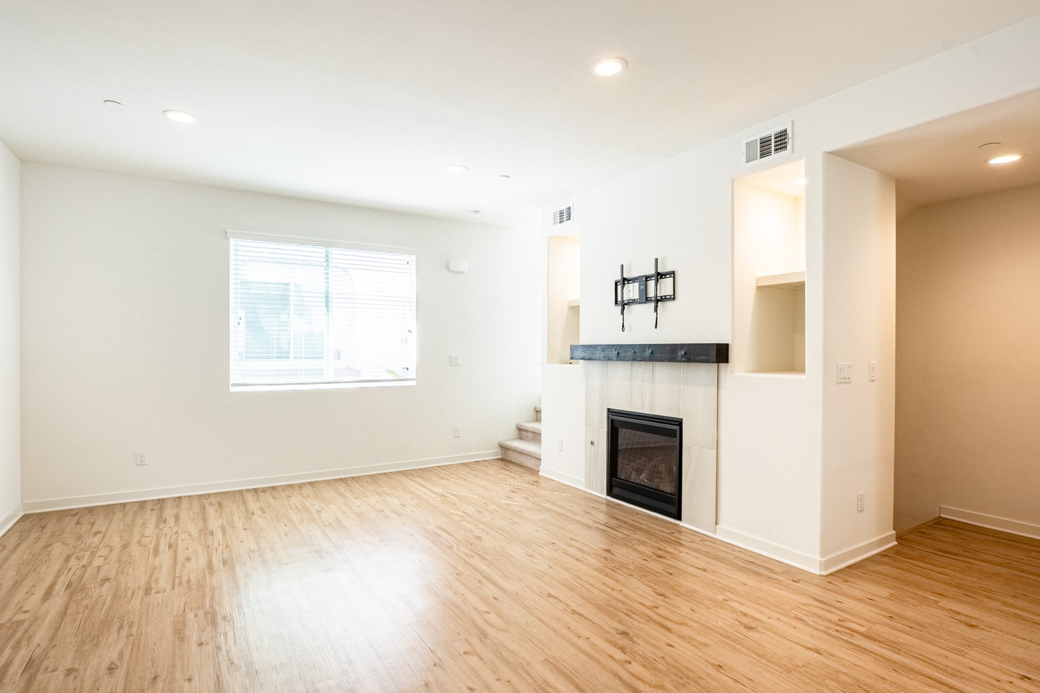 Building Photo - 3556 W Savanna St