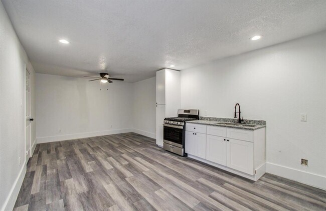 Building Photo - 607 Jeb Stuart Ln