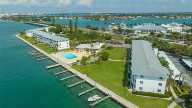 Building Photo - Downtown Sarasota! 55+ community! Beaches and shopping nearby! Partially Furnished available!