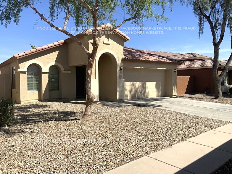 Building Photo - 10538 W Roanoke Ave