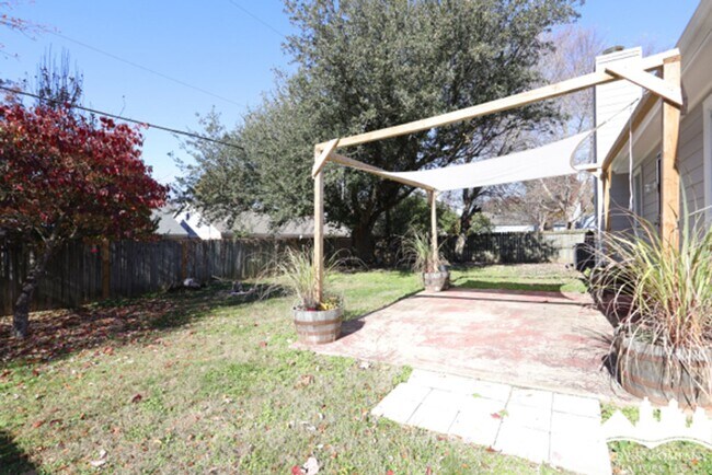 Building Photo - 2573 Laurelcrest Dr