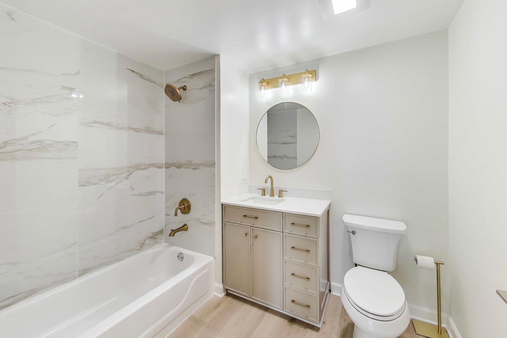 Building Photo - 5 E 14th Pl