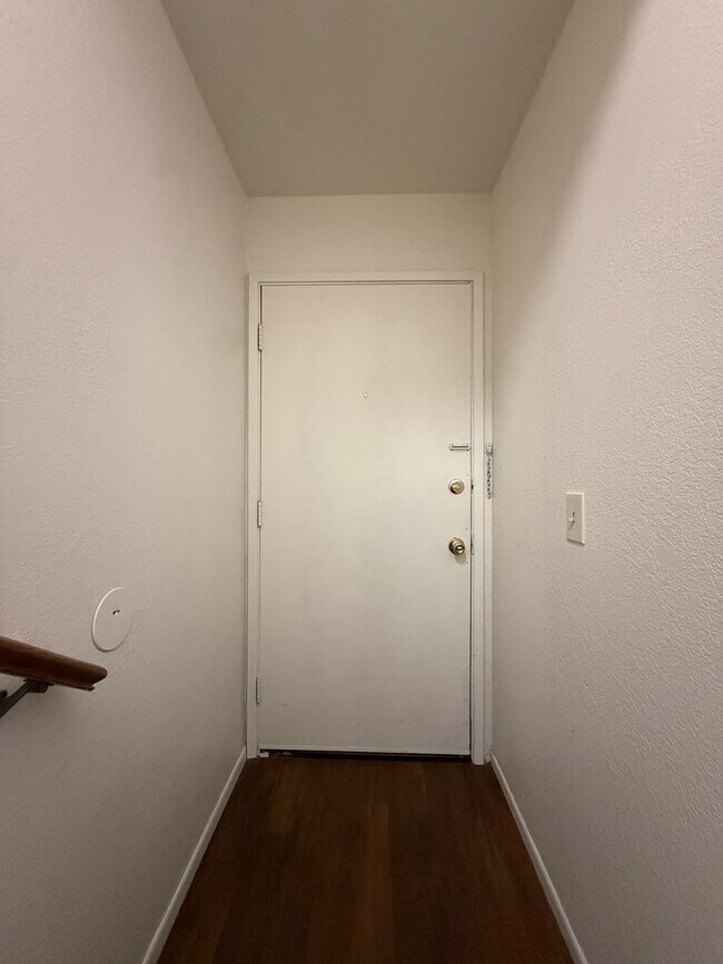 Building Photo - N57000