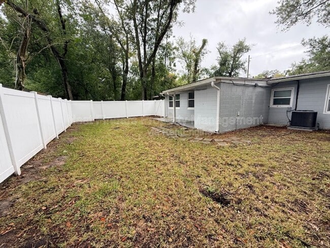 Building Photo - 2855 Ernest St