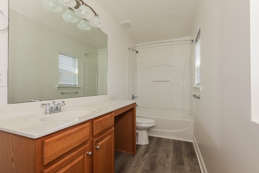 Building Photo - 4800 Abercromby St