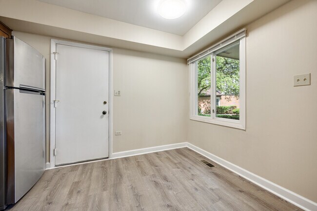 Building Photo - 1525 Columbia Ct