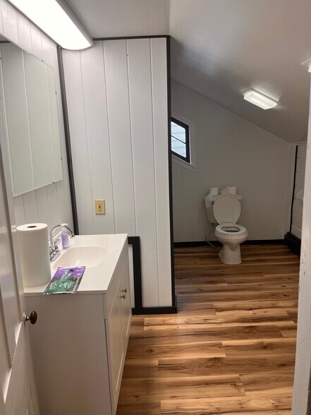 Building Photo - 66 S Maple St