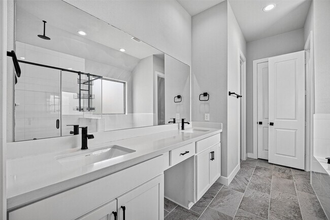 Building Photo - 2600 Golden Palms Ln