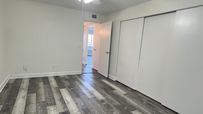 Building Photo - 2462 Brazilia Dr