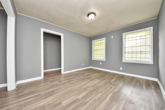 Building Photo - 3214 Tuam St