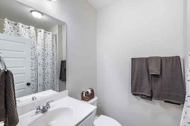 Building Photo - 2033 Weaver Way