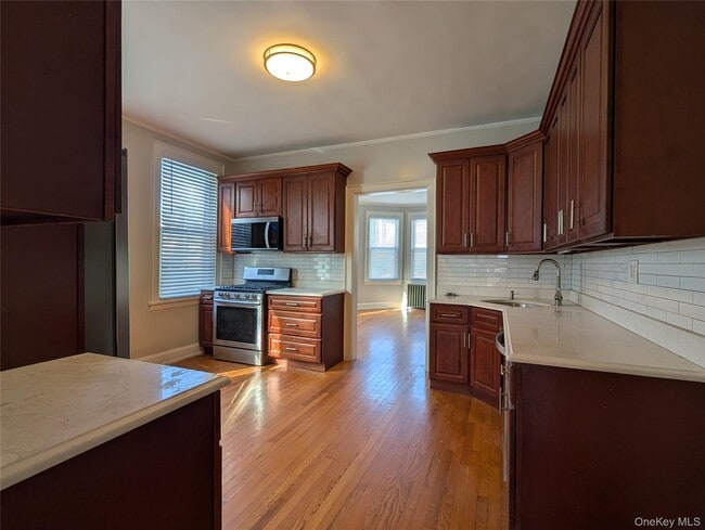 Building Photo - 26 Coligni Ave