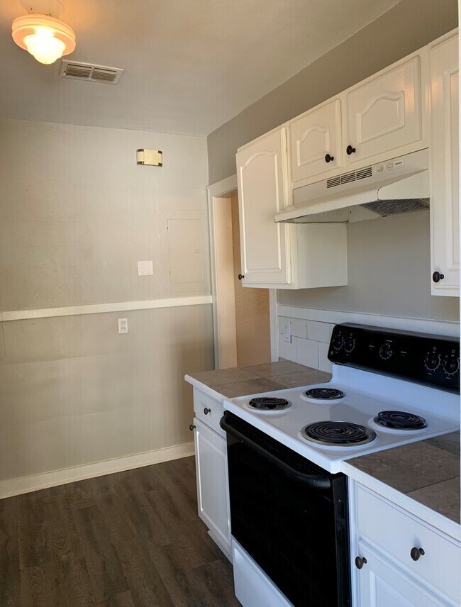 Building Photo - Charming Corner Lot Home with Huge Fenced Yard with Detached Garage