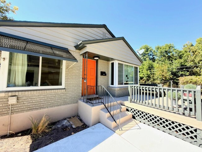 Building Photo - 1023 E Millbert Ave