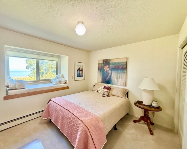 Building Photo - SEASONAL OCEANFRONT HOME
