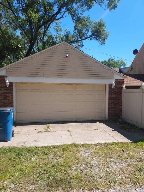 Building Photo - 714 W 49th Ave