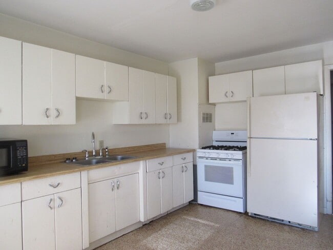 Building Photo - Affordable Eastside Apartment