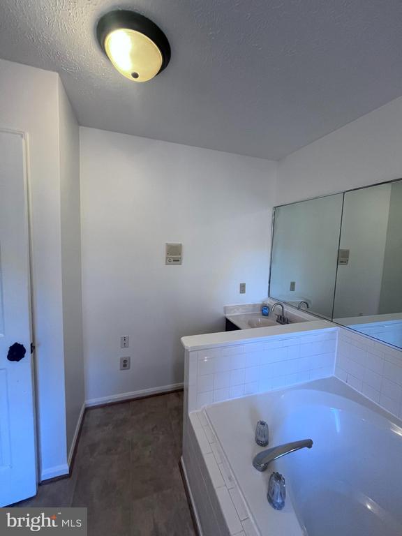 Building Photo - 3012 Cruiser Dr