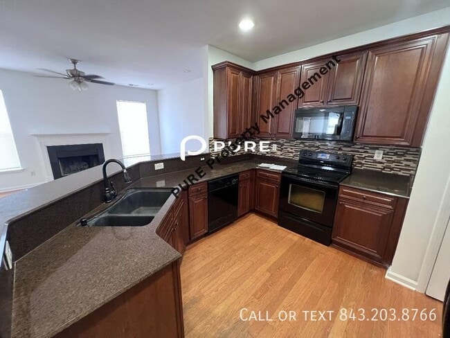 Building Photo - 153 Avonshire Dr